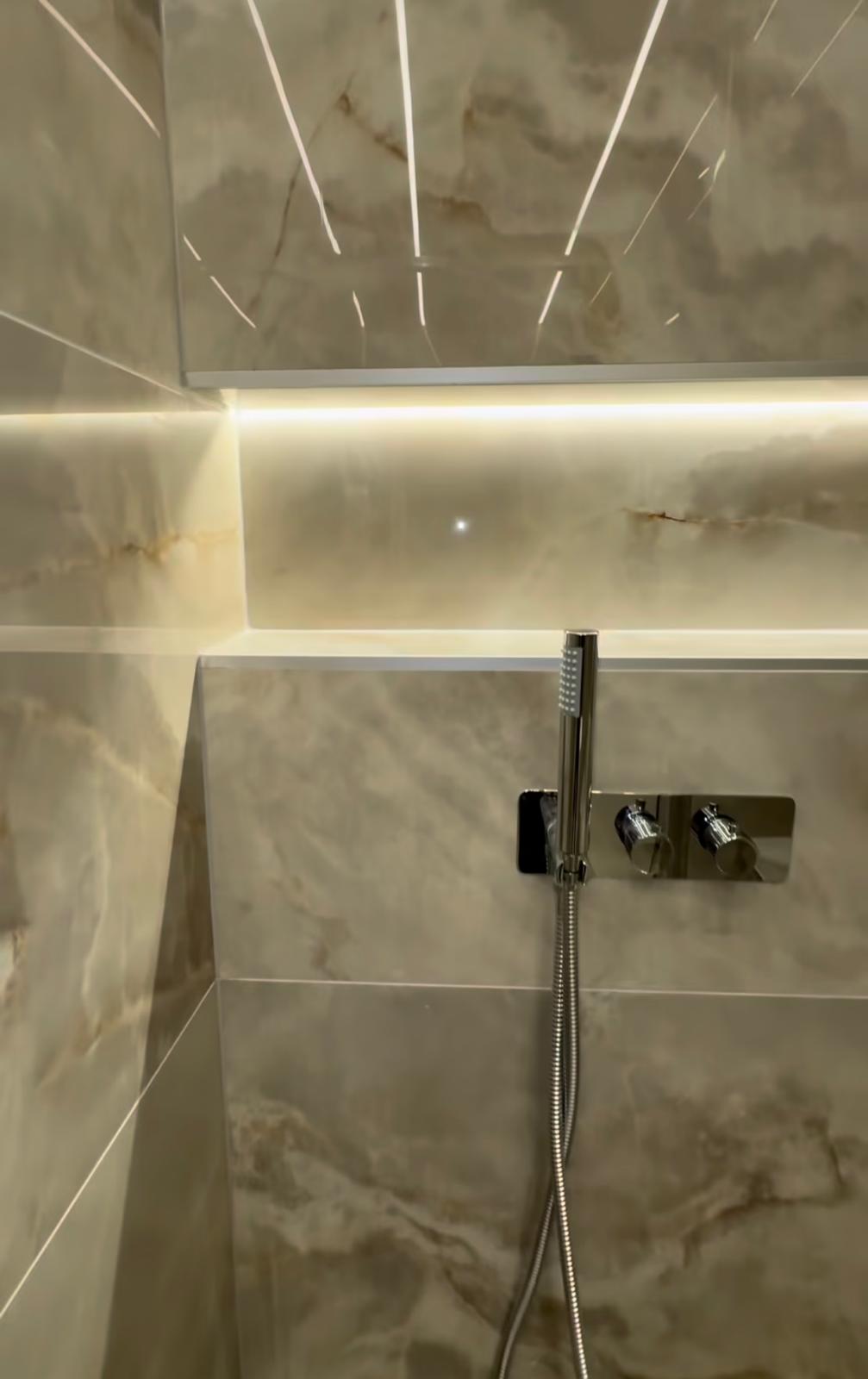 Salles de bains & WC en marbre – Ensemble sanitaire