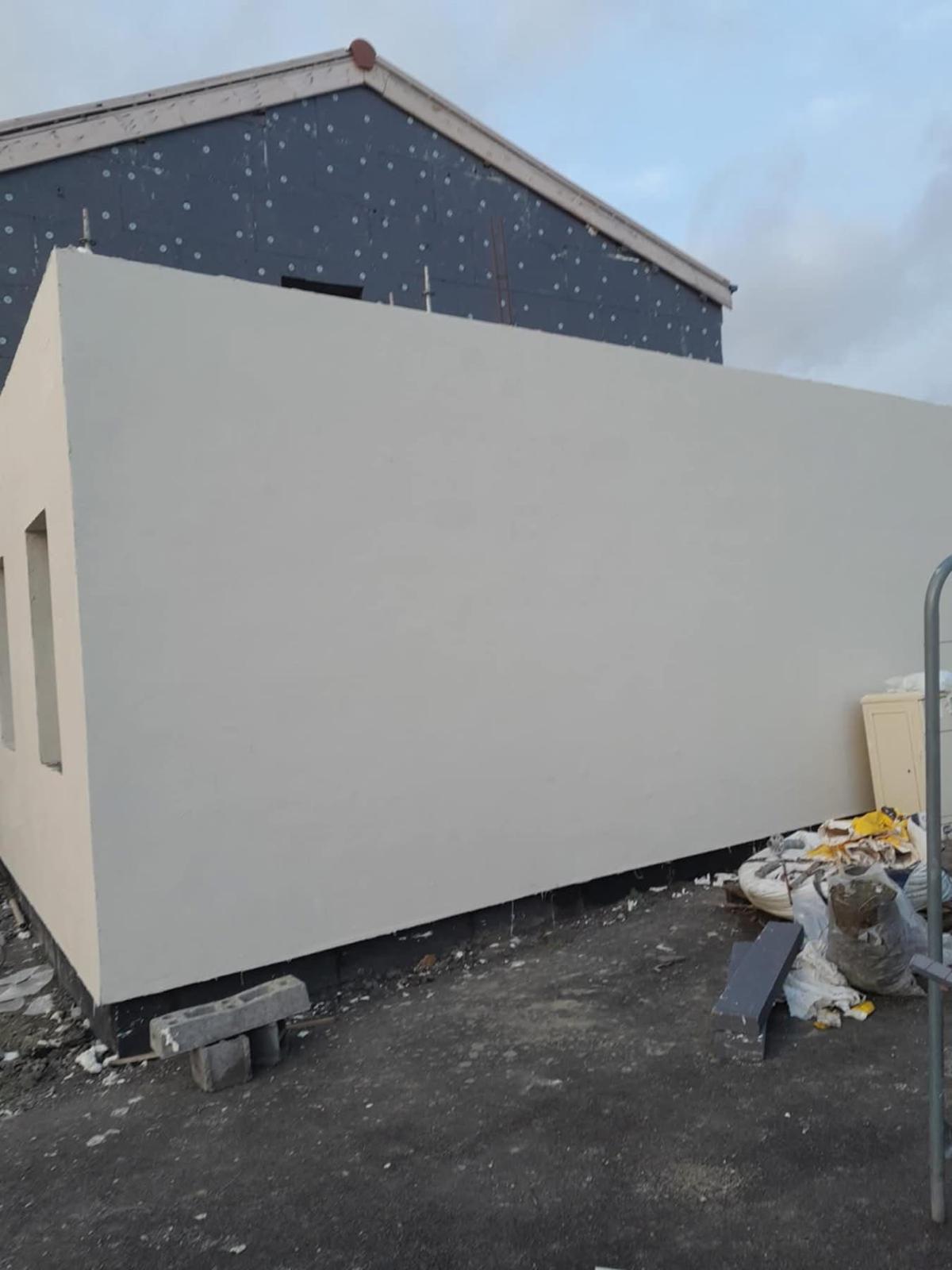 Rénovation de façade – Pendant — application de l'enduit