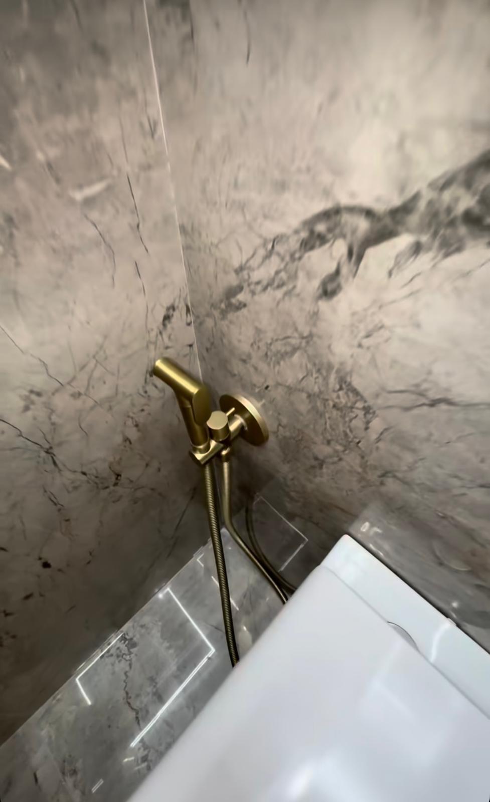Salles de bains & WC en marbre – Ensemble sanitaire
