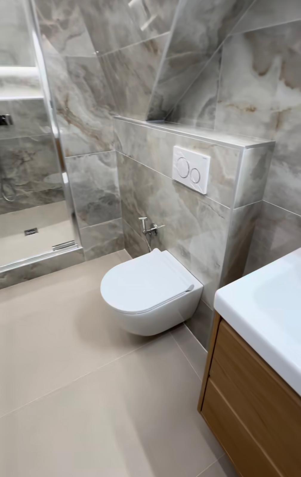 Salles de bains & WC en marbre – Ensemble sanitaire