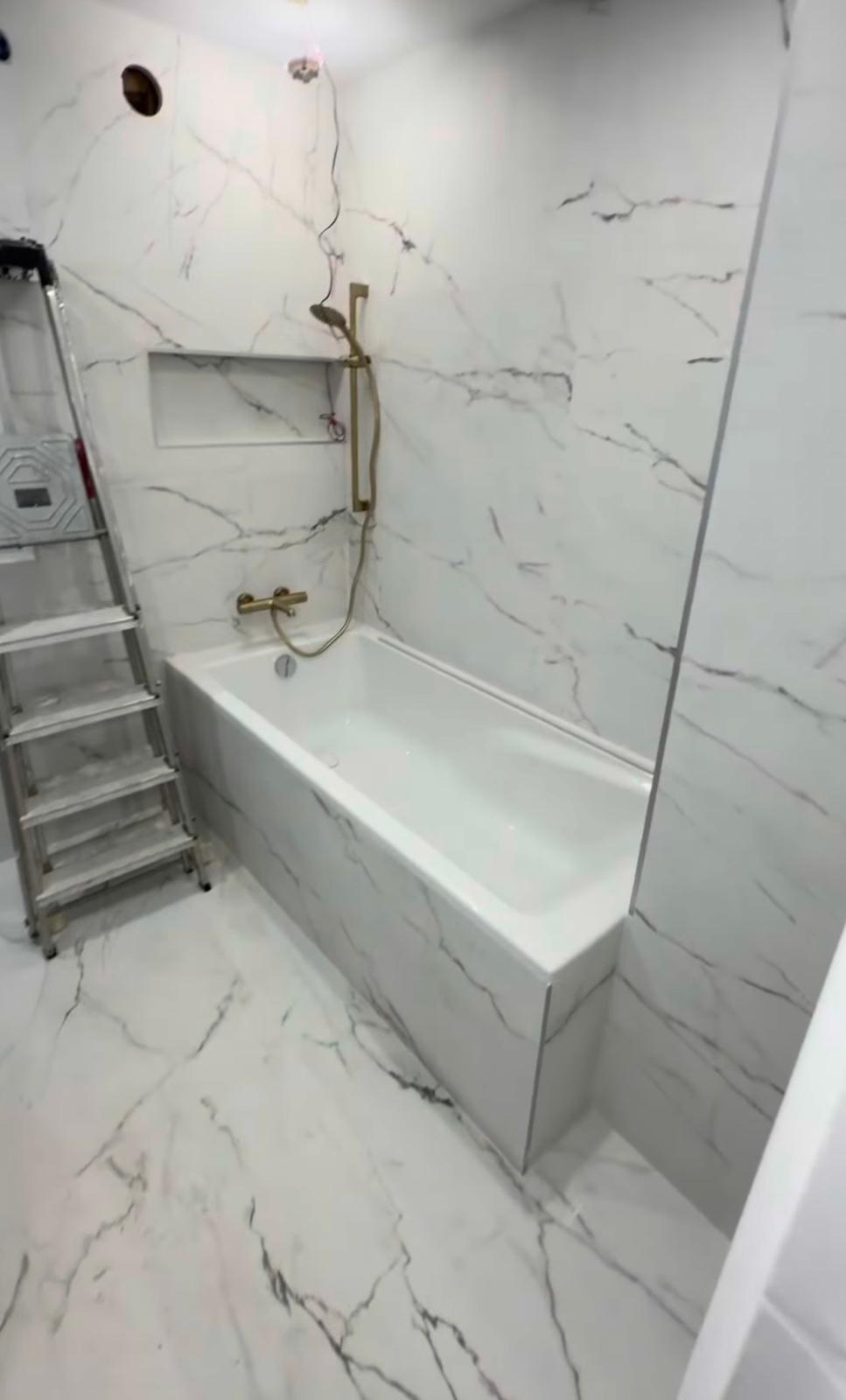 Salles de bains & WC en marbre – Baignoire et marbre blanc