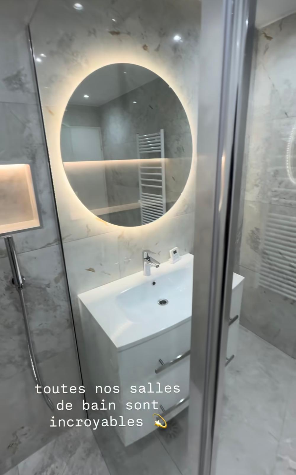 Salles de bains & WC en marbre – Miroir rétroéclairé